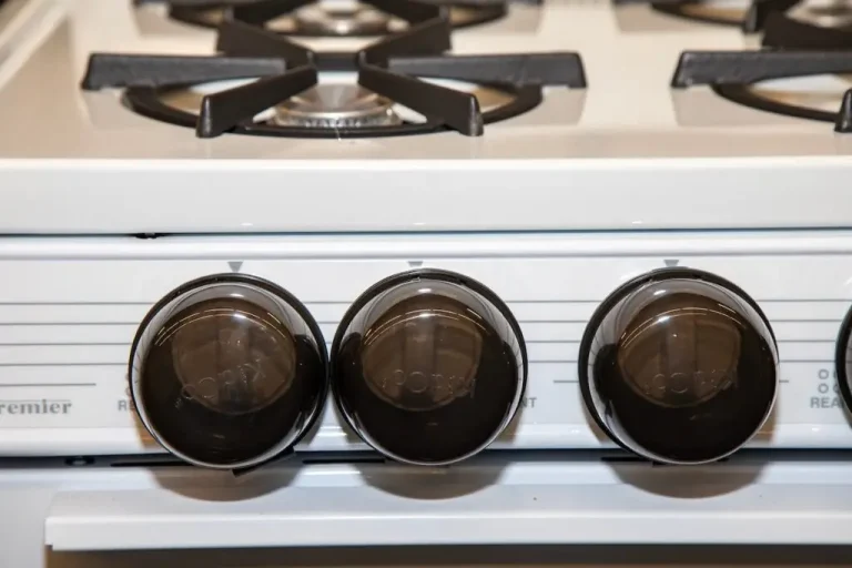 Come smontare le manopole del forno e rimettere in sesto il tuo elettrodomestico